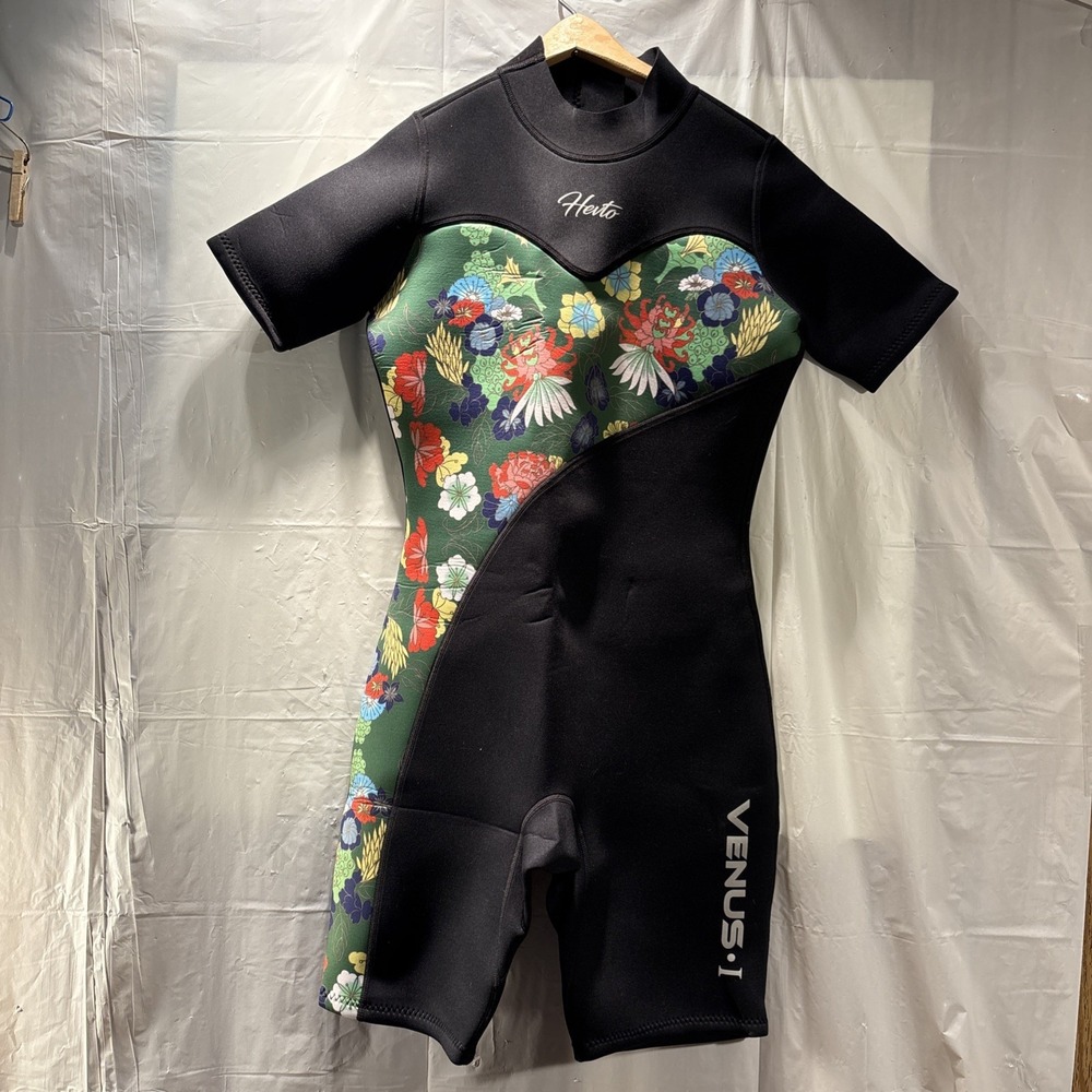 HEVTO Venus I Wetsuit Black Floral Women's Extra Large New With Tags Short